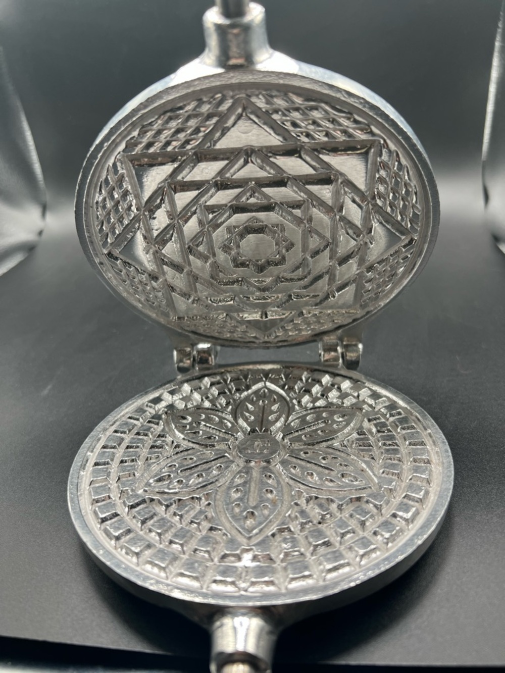 Italian Pizzelle Maker Handheld Stove Top Aluminum Cookie Waffle Iron